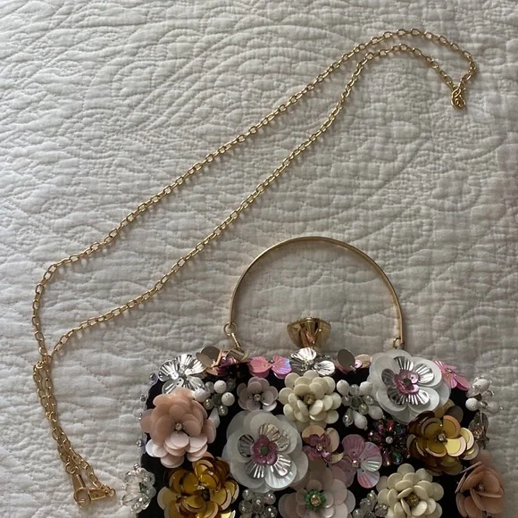 3D floral clutch bag🌺🌸 - Picture 6 of 6